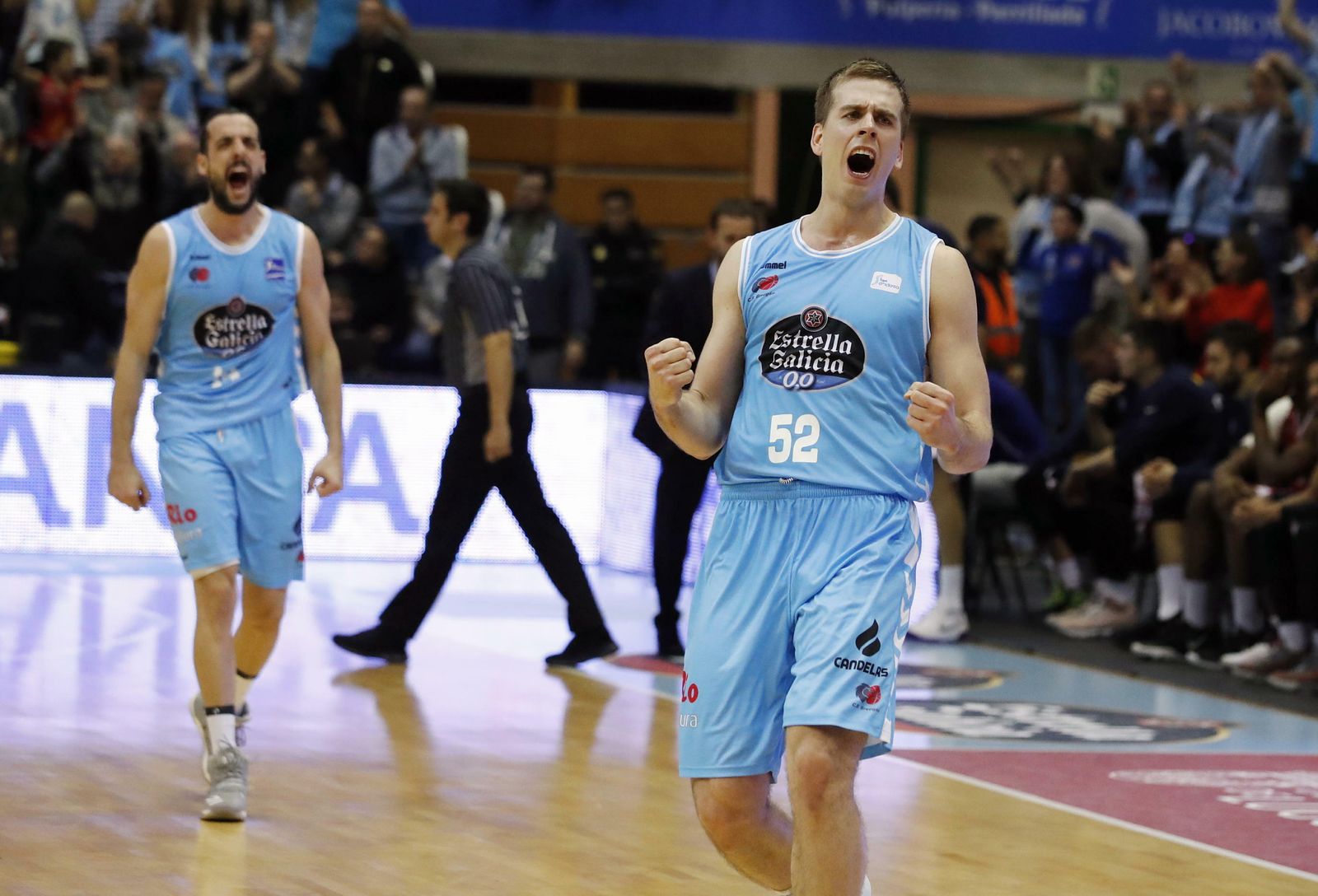 Gerun celebra una canasta.