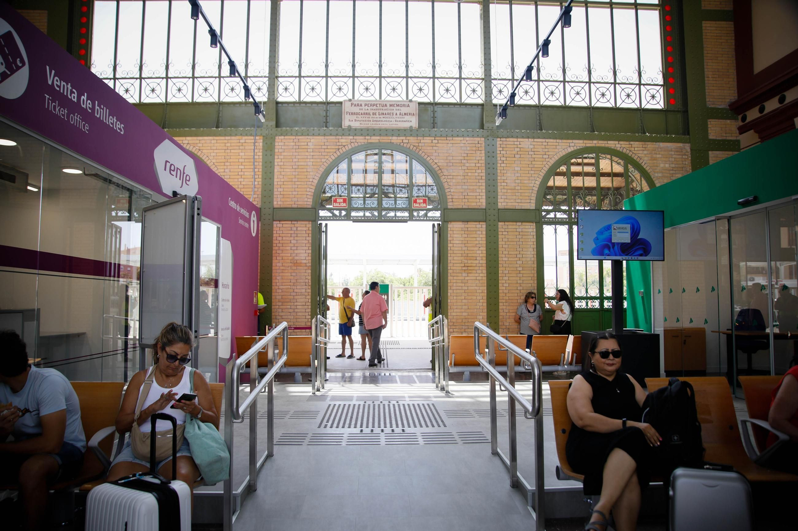 La apertura de la antigua estación de RENFE de Almería, en imágenes