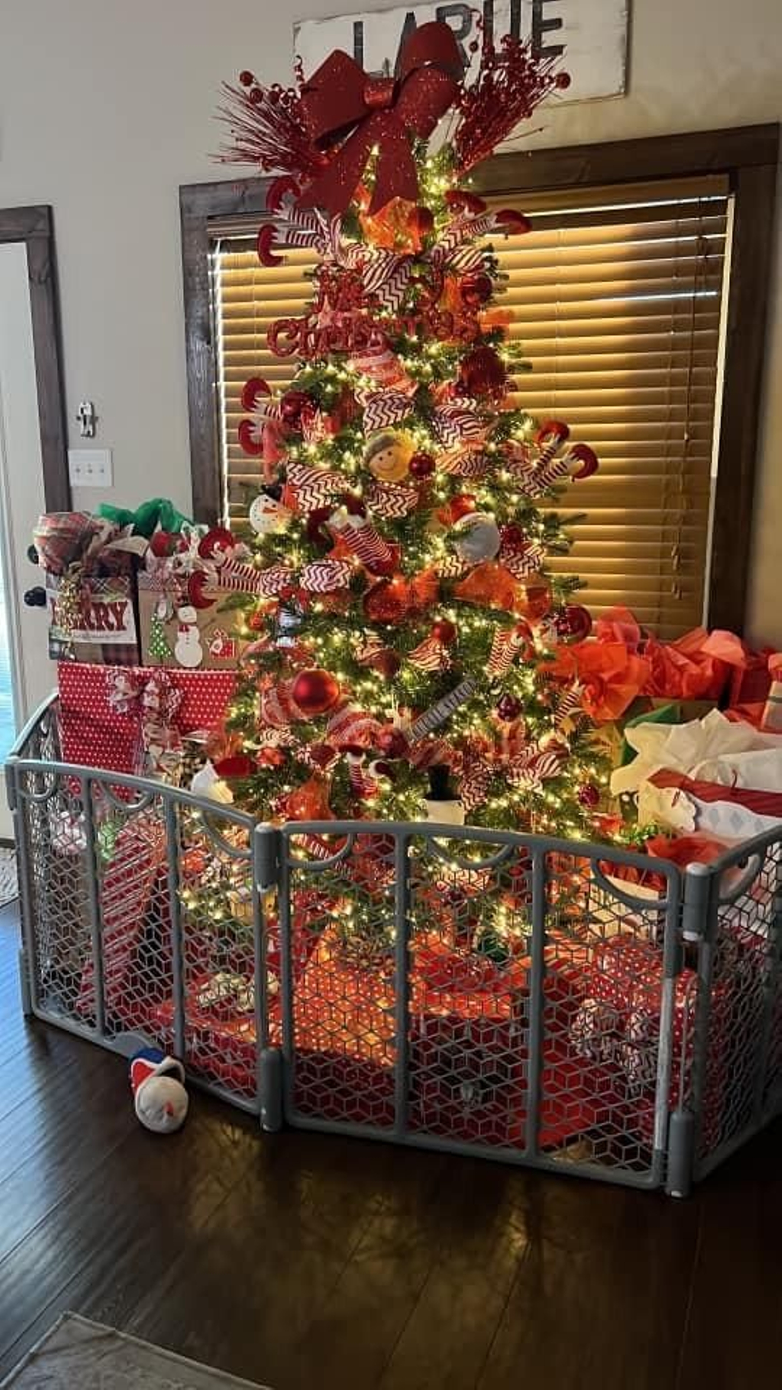 árbol entre barrotes 2