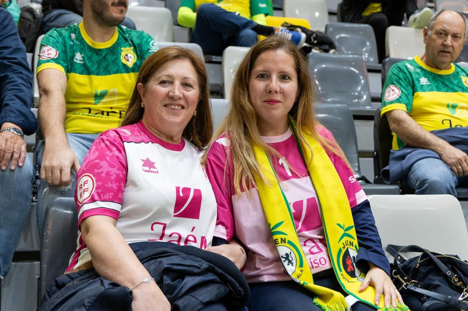 En imágenes: la afición y mejores jugadas del Jaén FS - Jimbee Cartagena