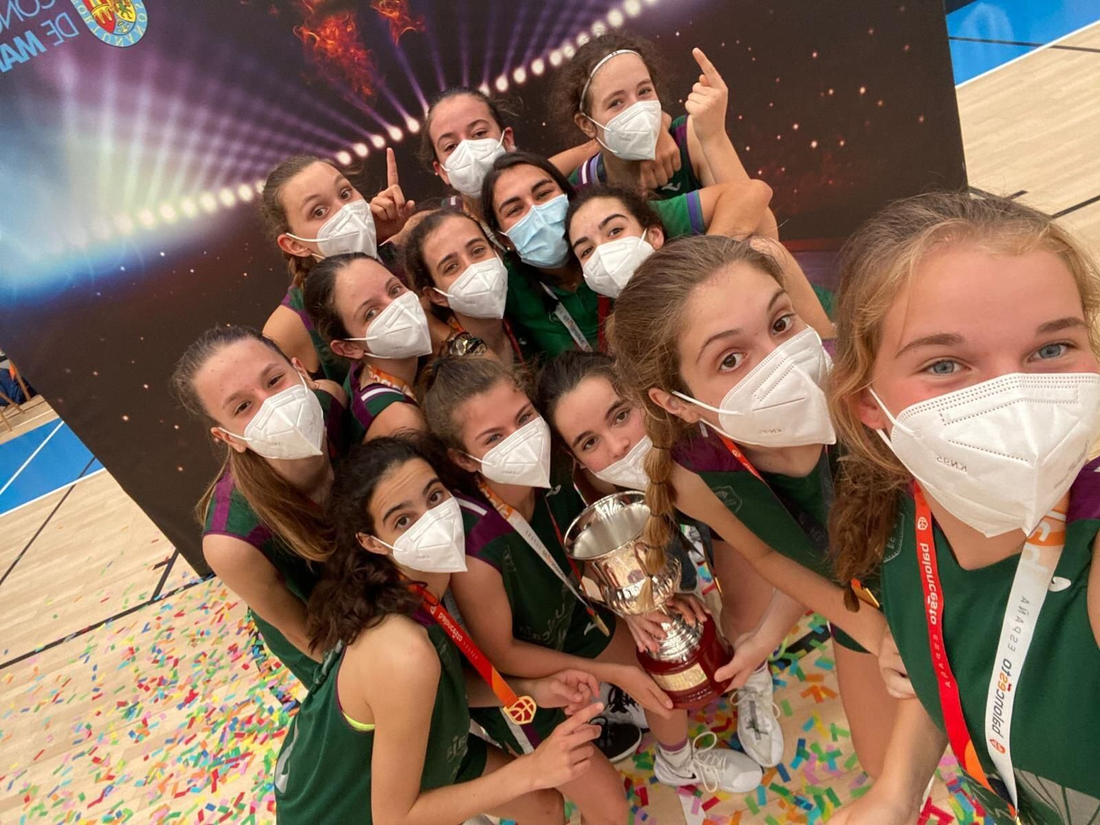 Las jugadoras del Unicaja infantil.