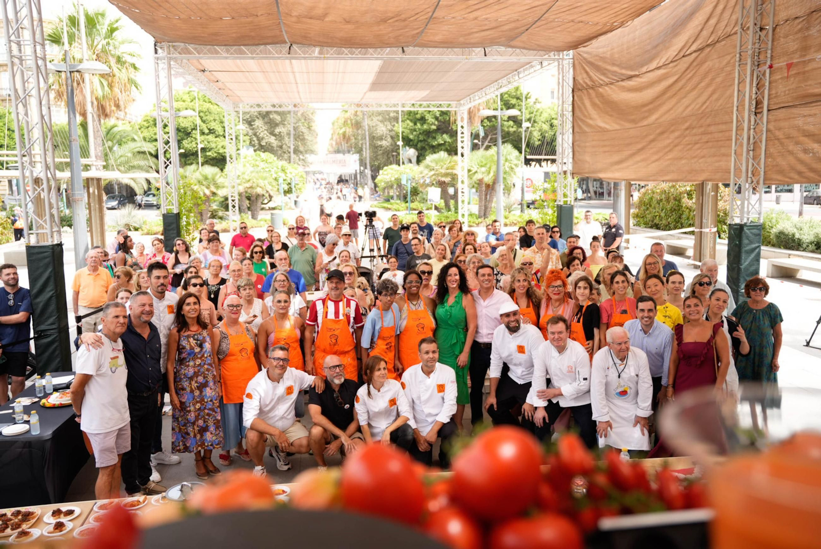La Cofradía del Tomate y la semifinal del concurso gastronómico de la Feria de Almería, en imágenes
