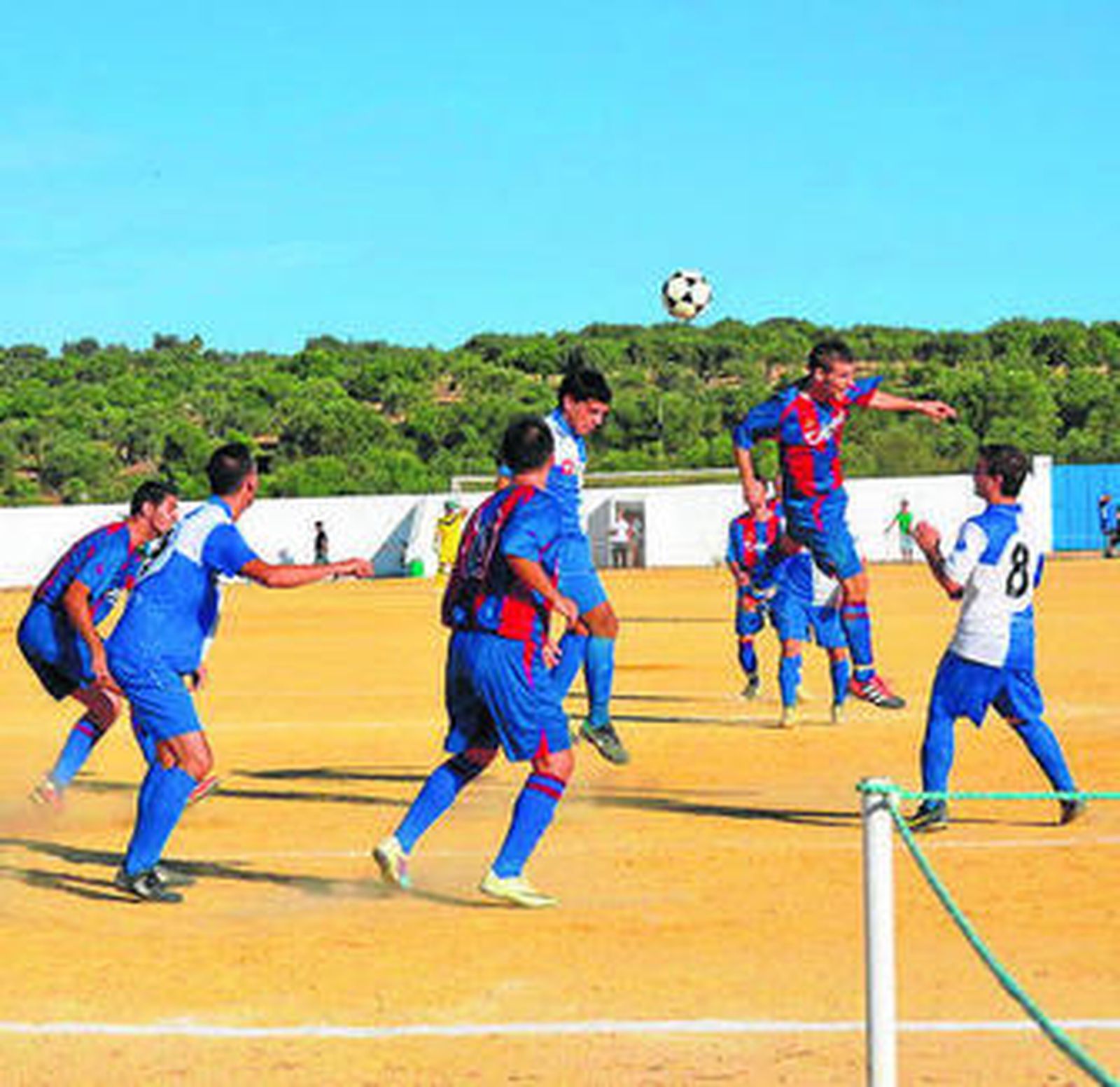 En la imagen, un lance del encuentro de ayer en Encinasola.