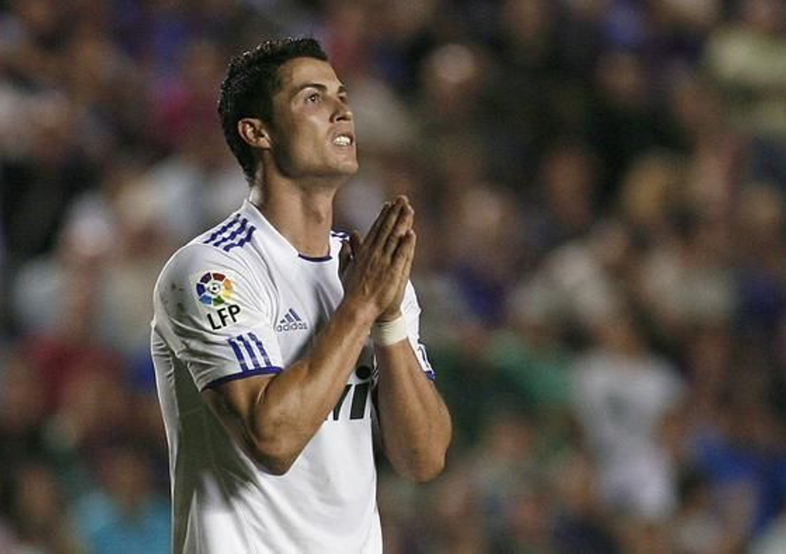 El claro dominio del Levante en el centro del campo impidió que el Real Madrid rompiese el empate a cero entre ambos canjuntos.  Foto: EFE