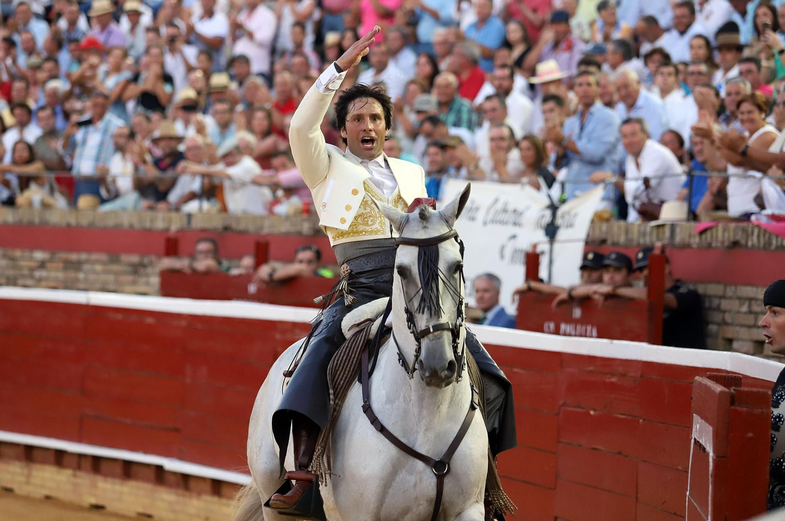 Imágenes de Andrés Romero y Diego Ventura en el rejoneo de la Plaza de Toros La Merced