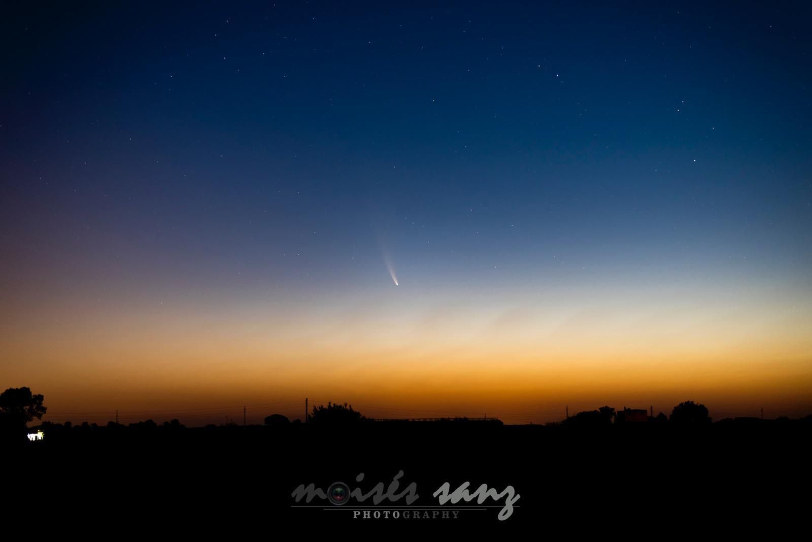 Fotografía del cometa C/2020 F3 Neowise.