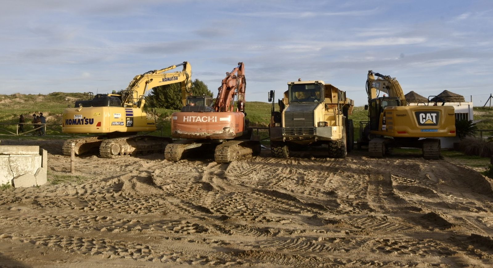 Comienza las obras de regeneración de arena en Matalascañas