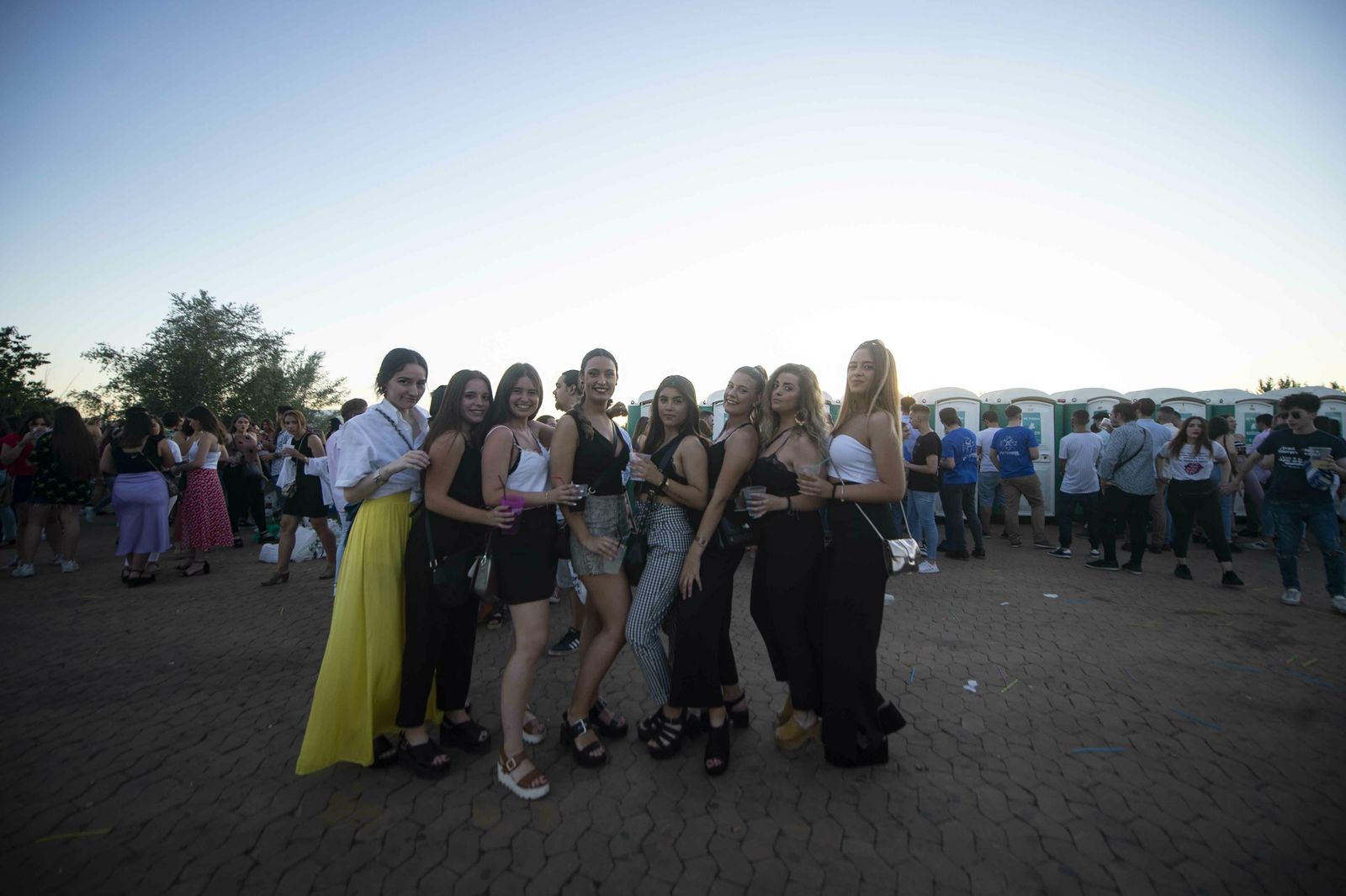 El botellón y la calle del Infierno de la Feria, en imágenes