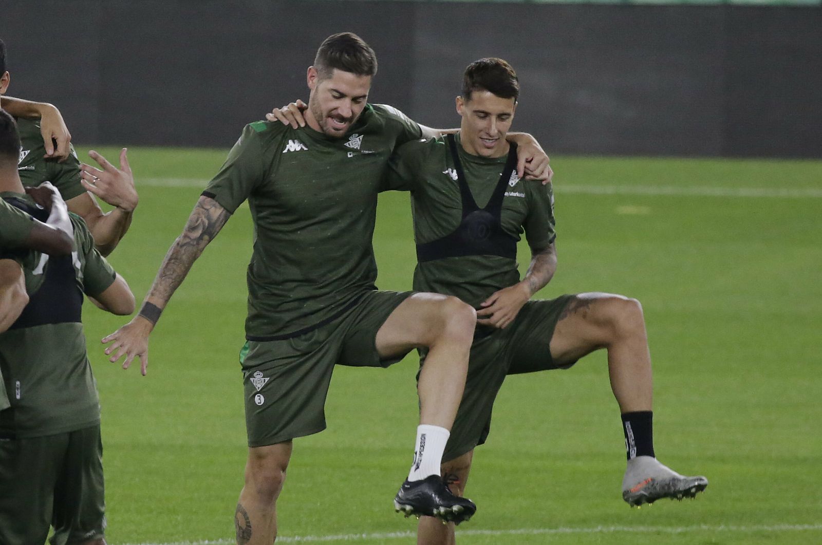 Javi García junto a Tello en el entrenamiento de ayer.