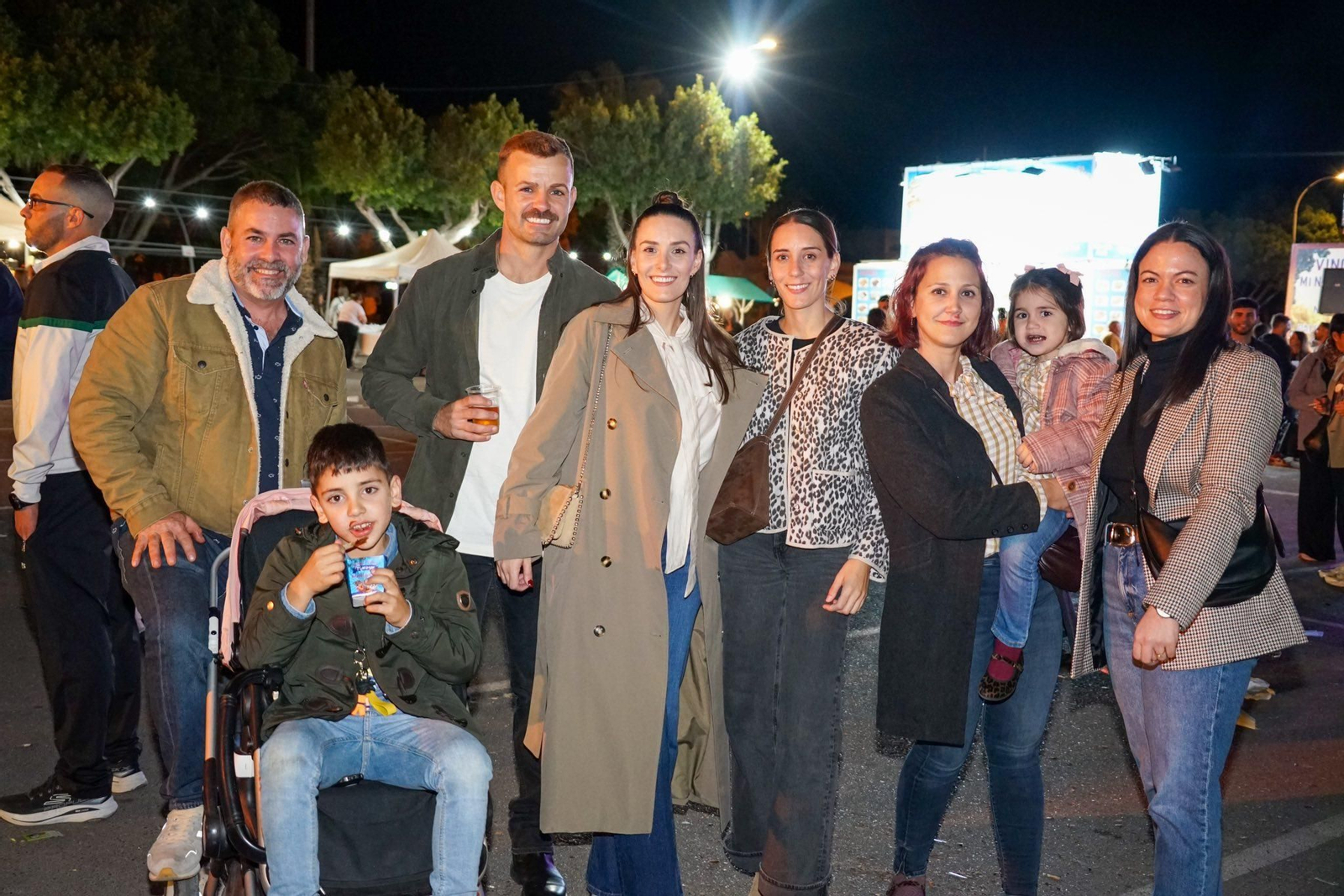 Miles de vecinos se reunieron para celebrar el otoño con la tradicional Gran Castañada de Vícar