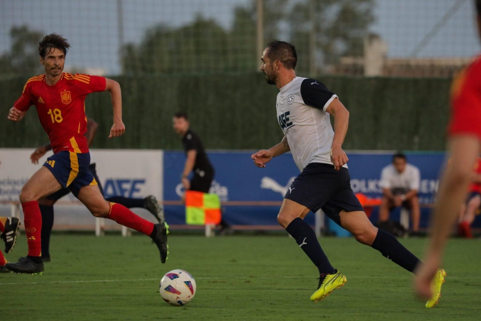 Leyendas e históricos en Marbella por una buena causa: Xavi, Marchena, Tamudo, Salva...