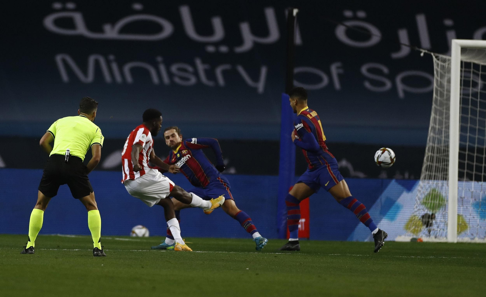 Las imágenes de la final de la Supercopa en Sevilla
