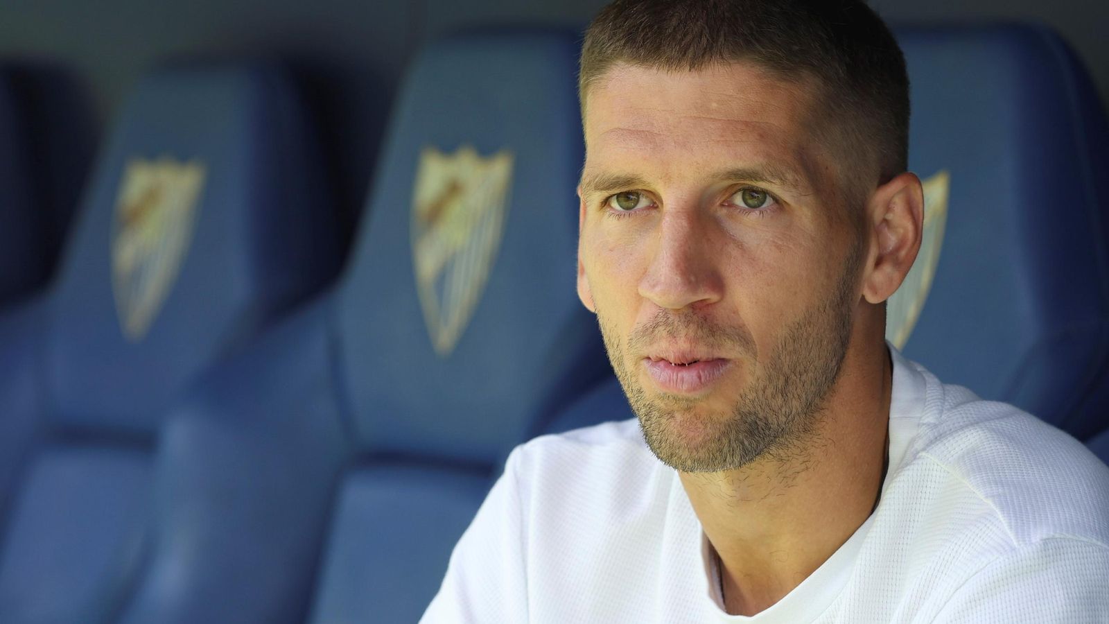 Brasanac, en los banquillos de La Rosaleda.