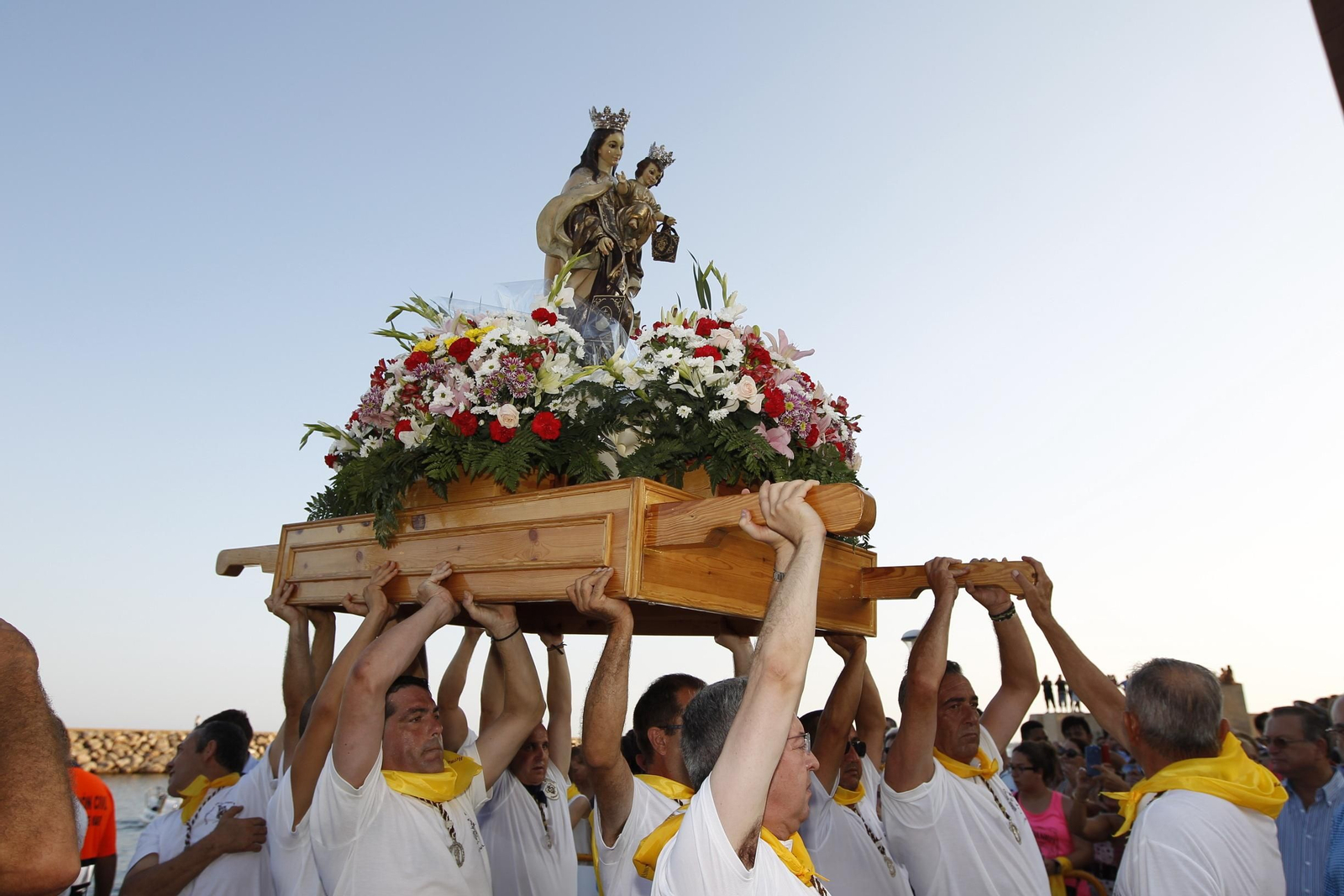 Momento de la procesión marítima en años anteriores