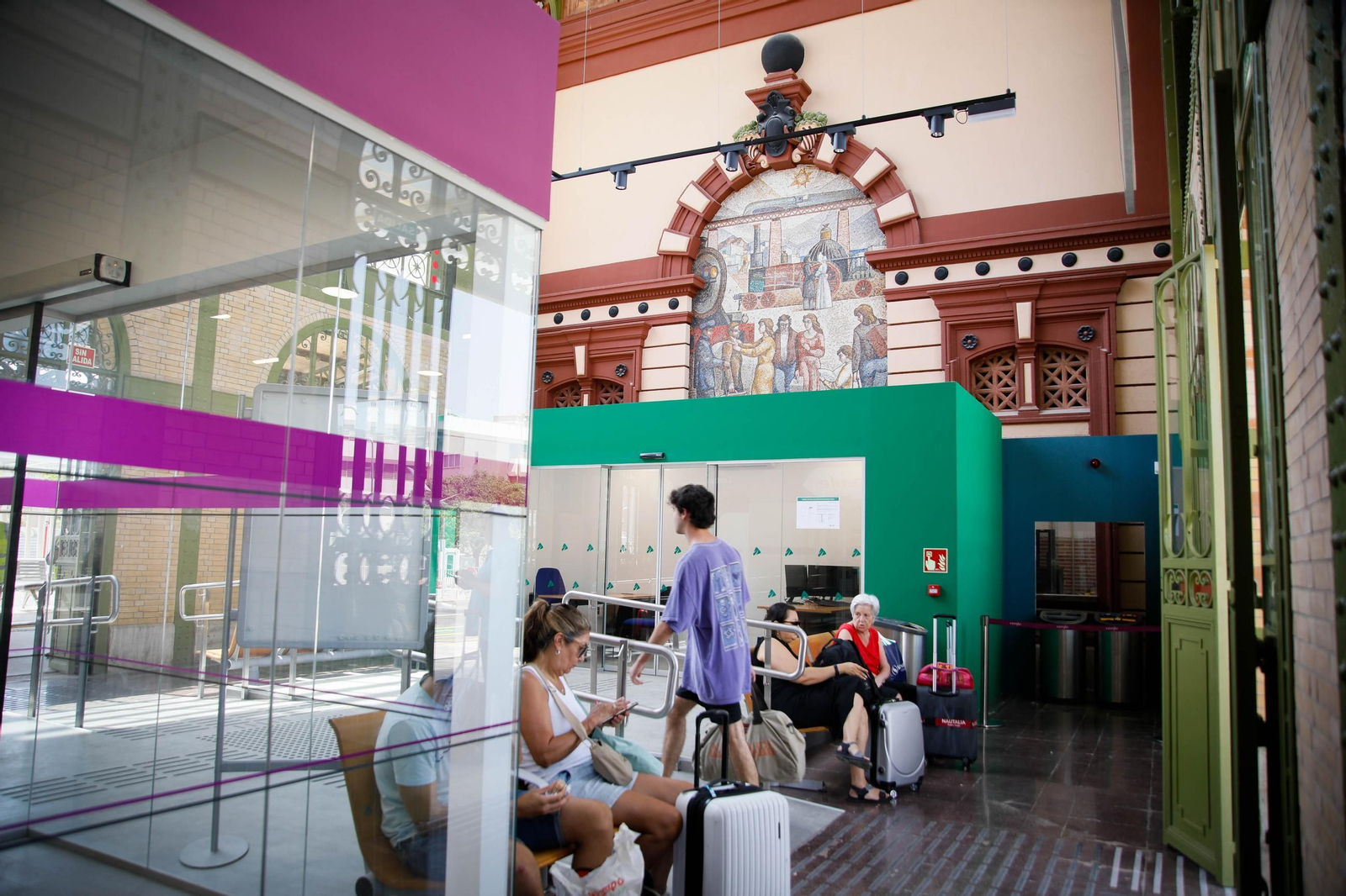 La apertura de la antigua estación de RENFE de Almería, en imágenes