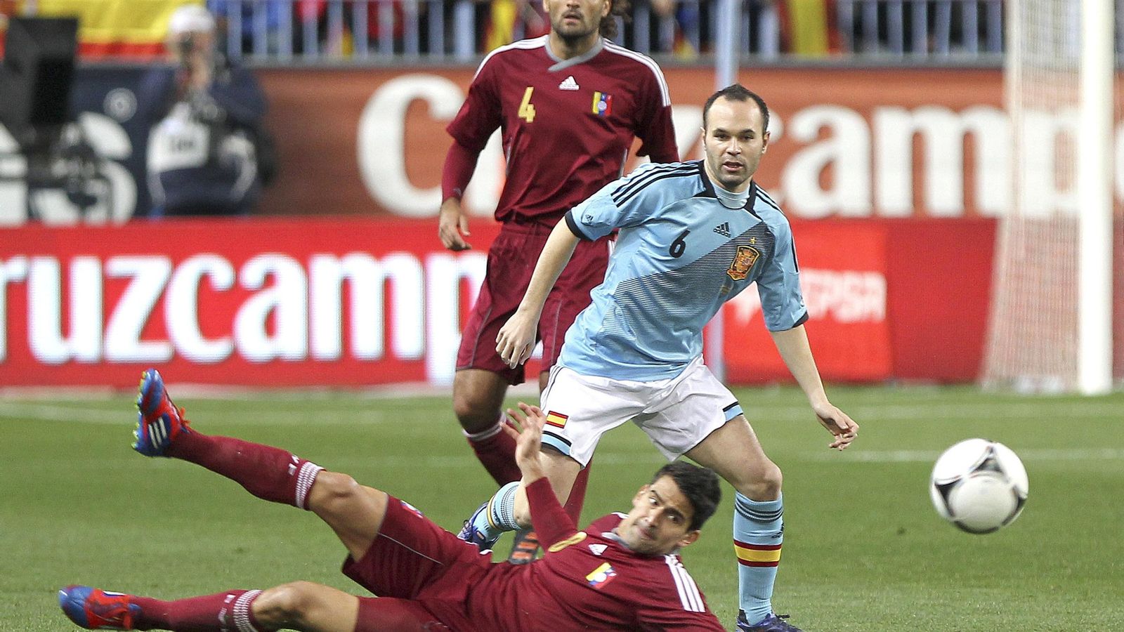 Las fotos de Andrés Iniesta en La Rosaleda con España y el Barcelona Las fotos de Andrés Iniesta en La Rosaleda con España y el Barcelona