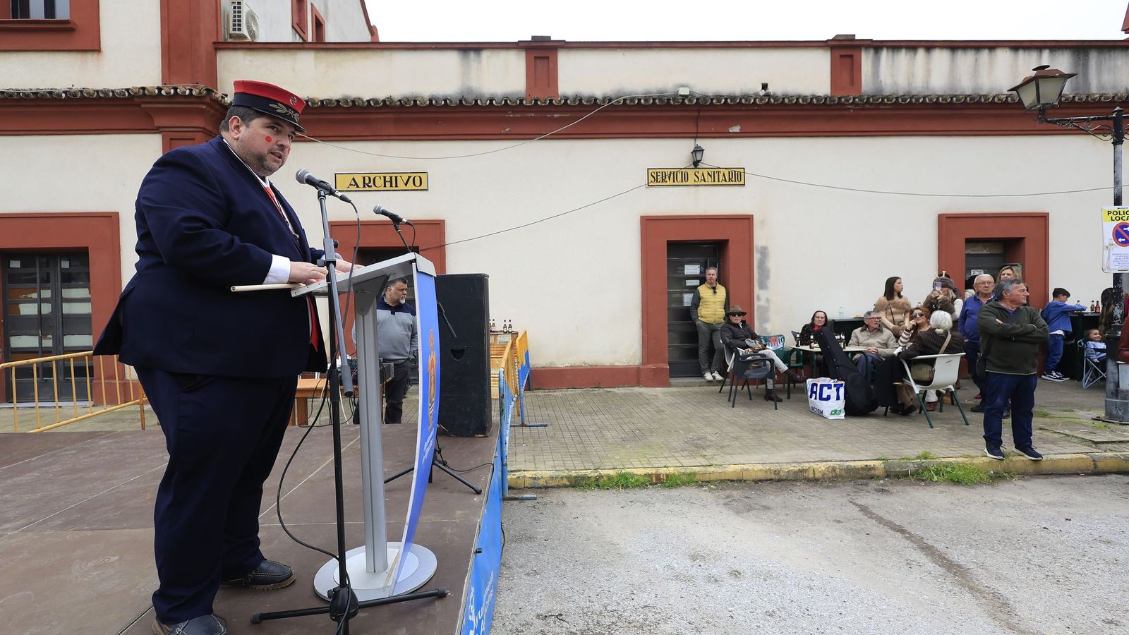 Vicente Palomares durante el pregón en la Peña Ferroviaria. 
