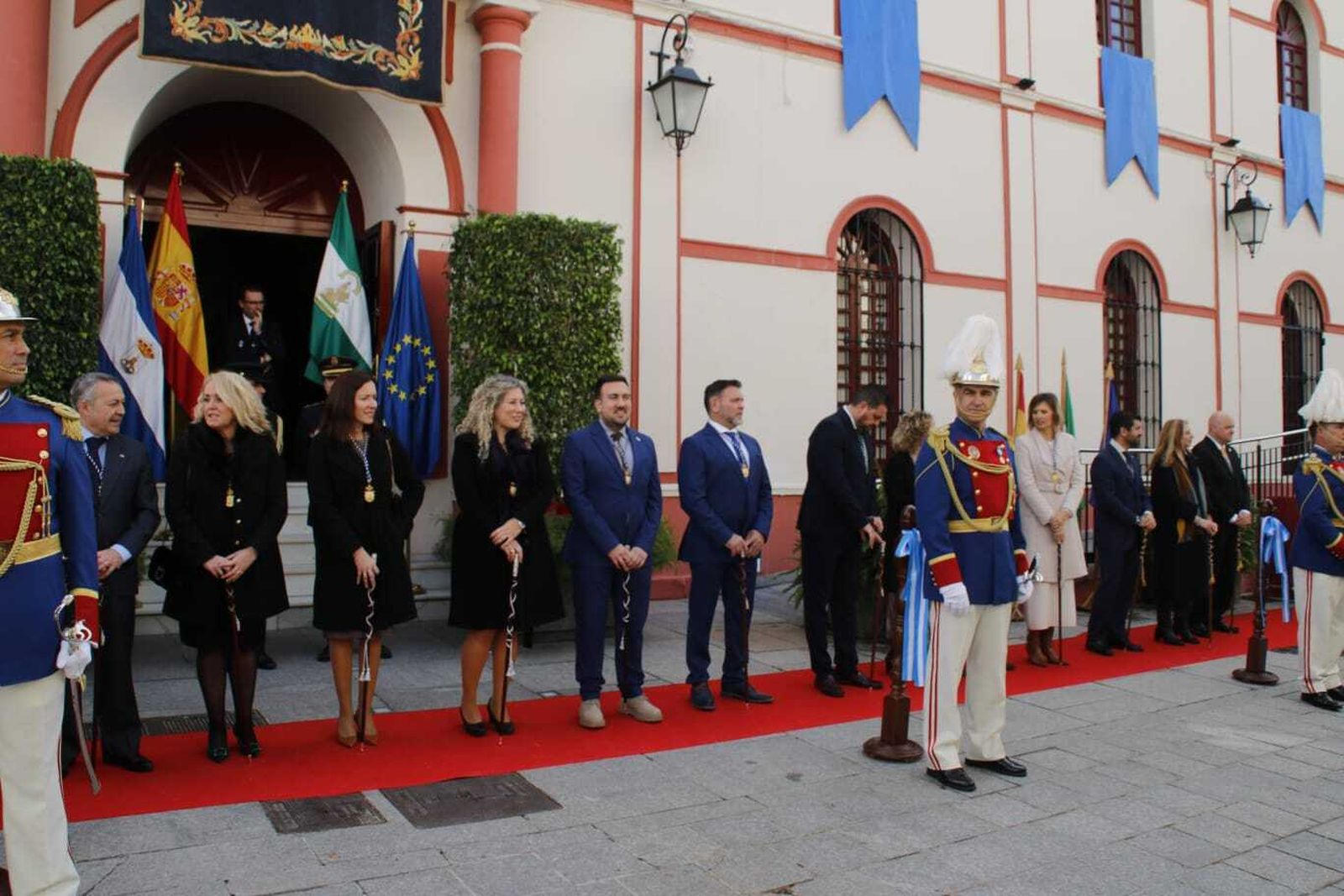 El Ayuntamiento de Alcalá de Guadaíra recibe a la procesión extraordinaria de la Inmaculada