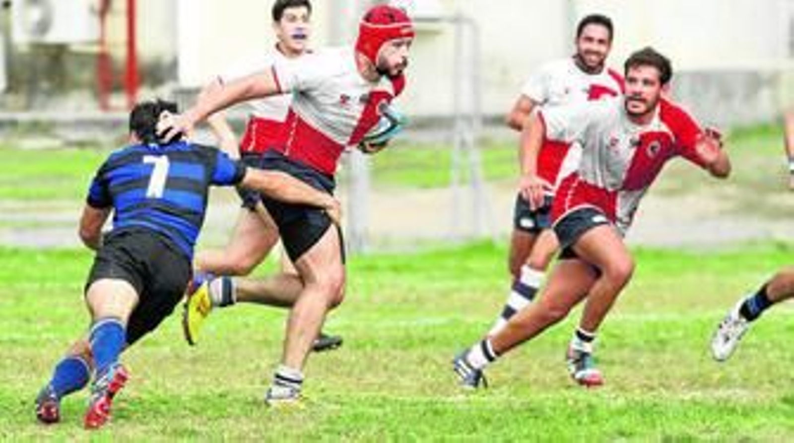 Rafa Teruel avanza en el choque disputado la pasada temporada ante Ingenieros Industriales.