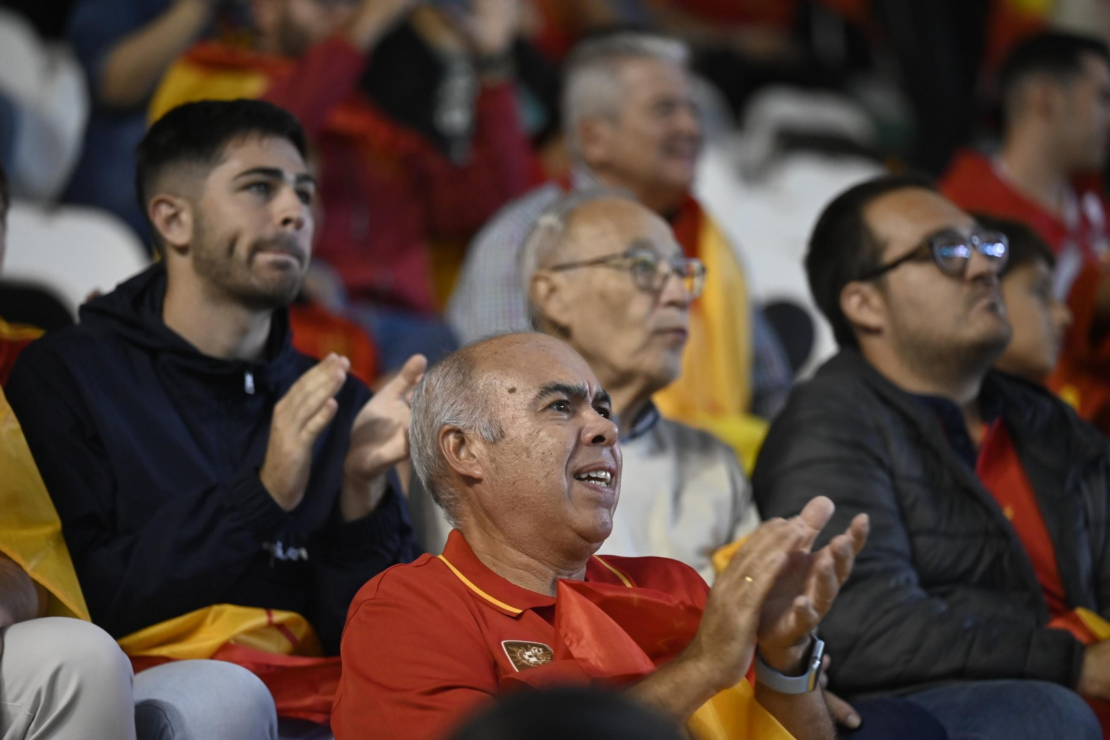 Las mejores fotos del ambiente en el España - Serbia de El Arcángel, en Córdoba