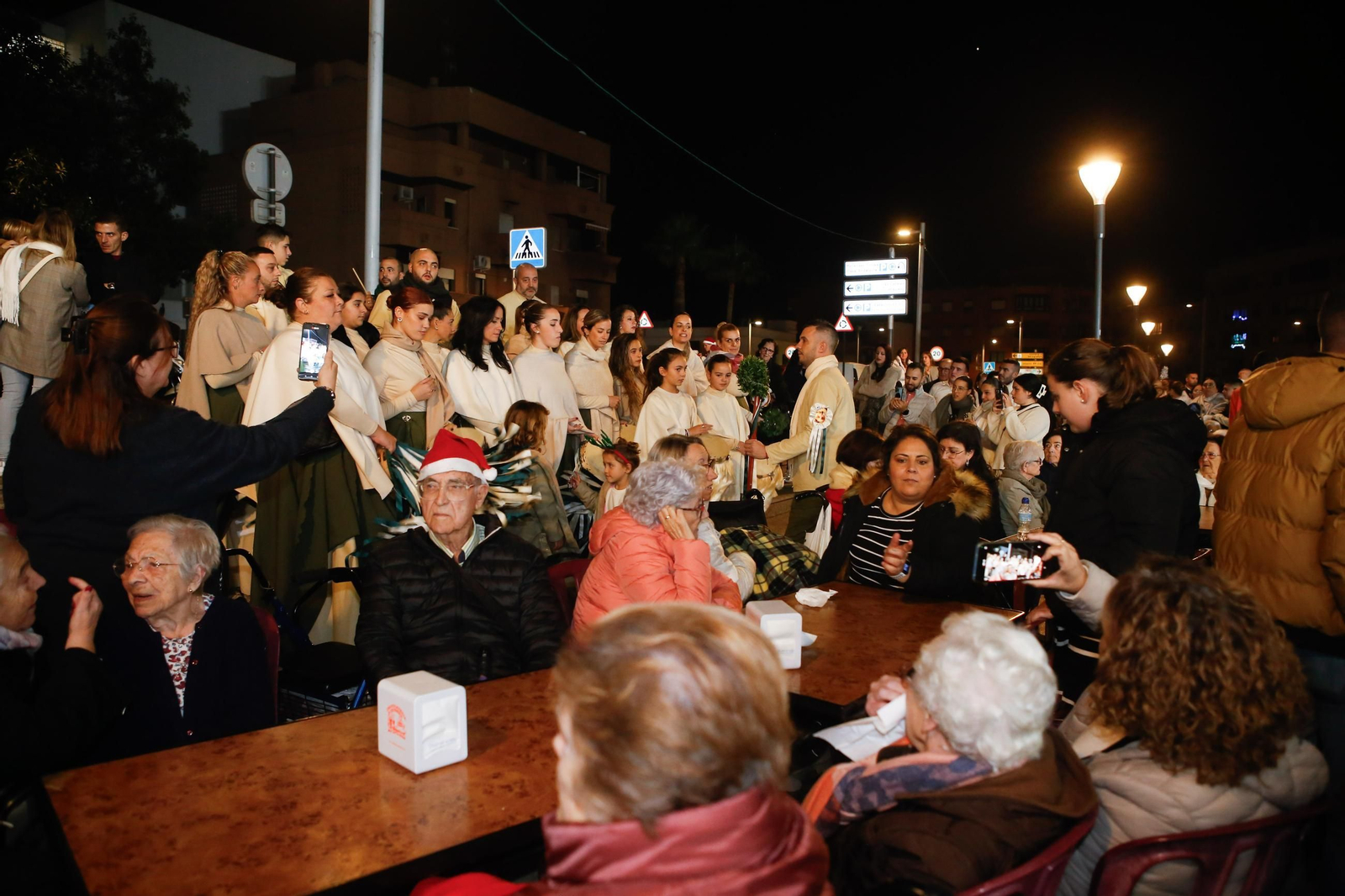 Las fotos del paseo en taxi al alumbrado de Navidad de Algeciras para los mayores