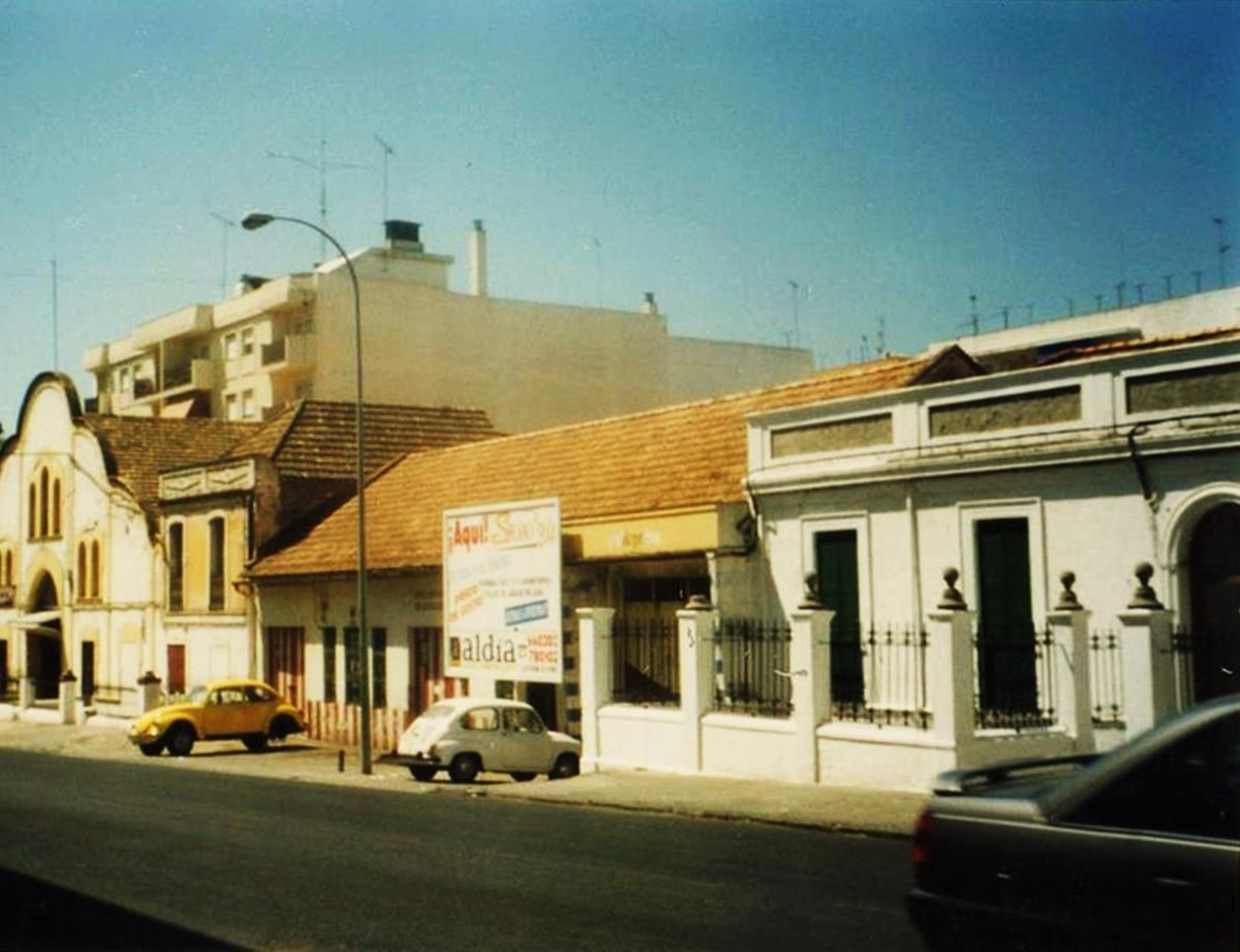 La fachada del Patio de San José y el Garaje Internacional.