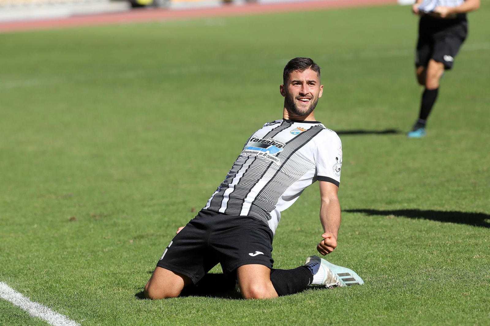 Chuma, muy "contento" tras marcar el gol de la victoria del XCD en Chapín.