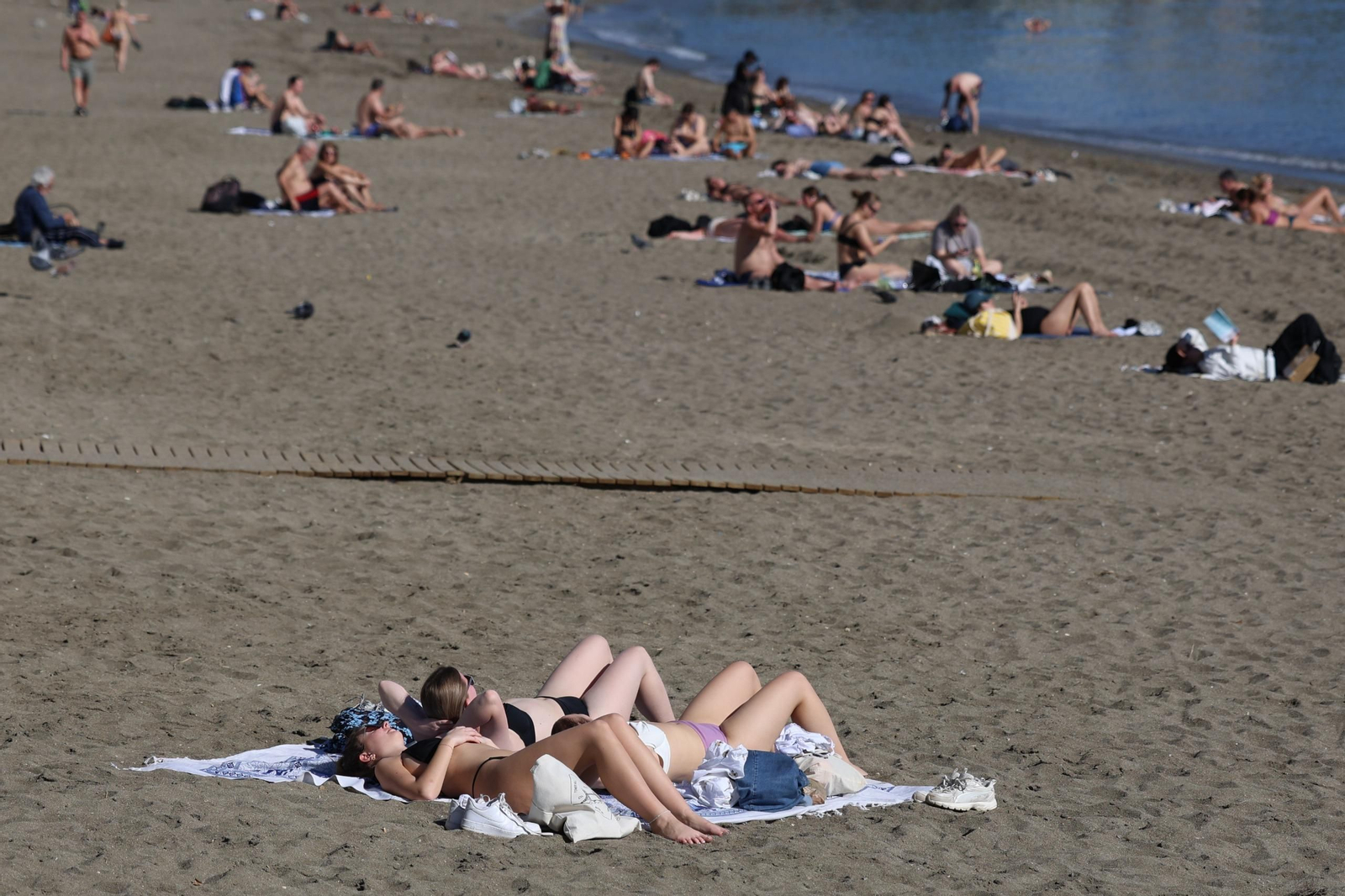 Enero y... día de playa en Málaga: la subida de las temperaturas deja estas imágenes Enero y... día de playa en Málaga: la subida de las temperaturas deja estas imágenes