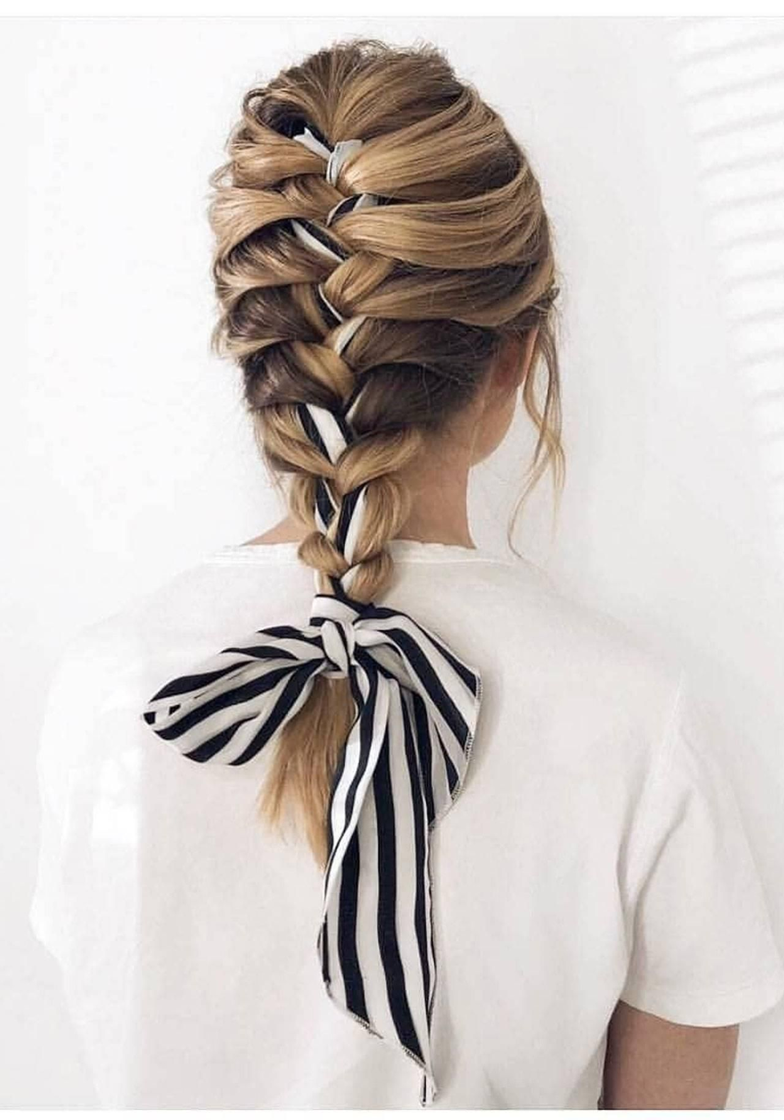 Las 30 formas más originales de llevar un pañuelo en tus looks de verano