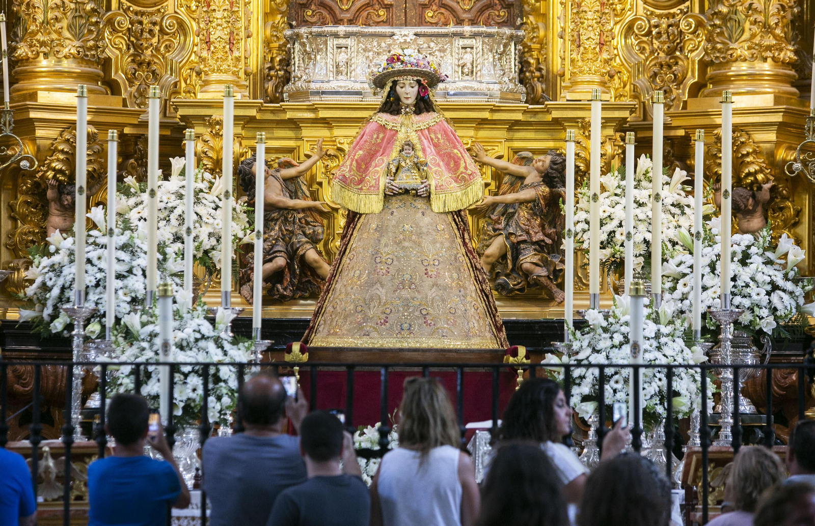 Imágenes de la Virgen del Rocío vestida de Pastora para La Venida de 2019