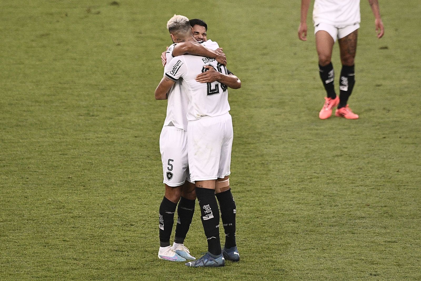Las fotos de una final de la Libertadores histórica; Botafogo, campeón con 10, ante Atlético Mineiro