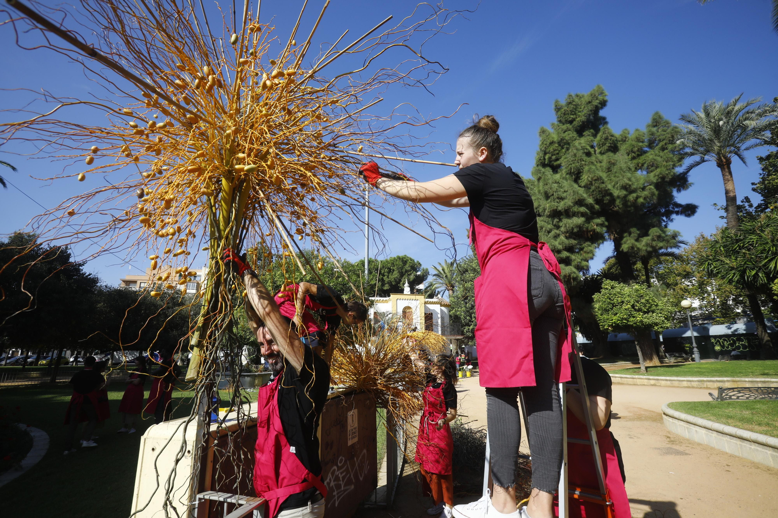 Montaje de la Guerrilla Floral en el Quisco Joven.