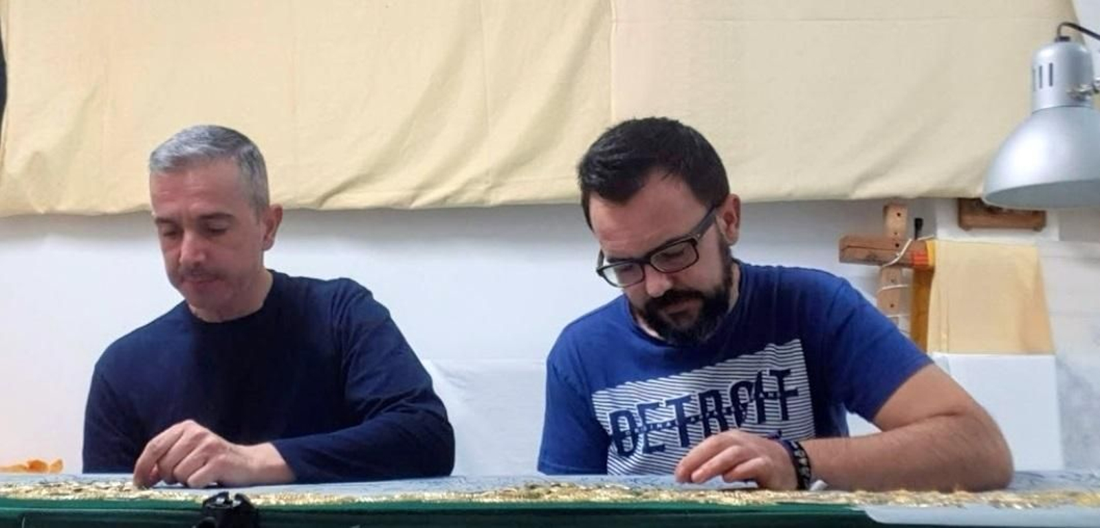 José Muñoz Moreno y Manuel Jesús Trujillo, en el taller.