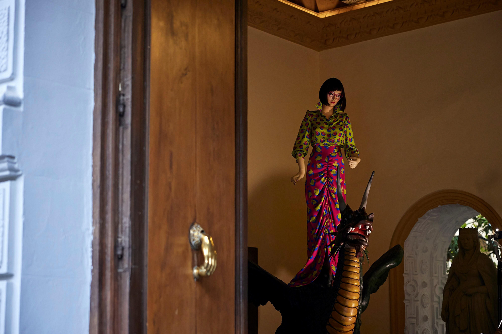 Todas las imágenes de la Tarasca, que no ha podido salir por la lluvia, y el modelo diseñado por María Francés