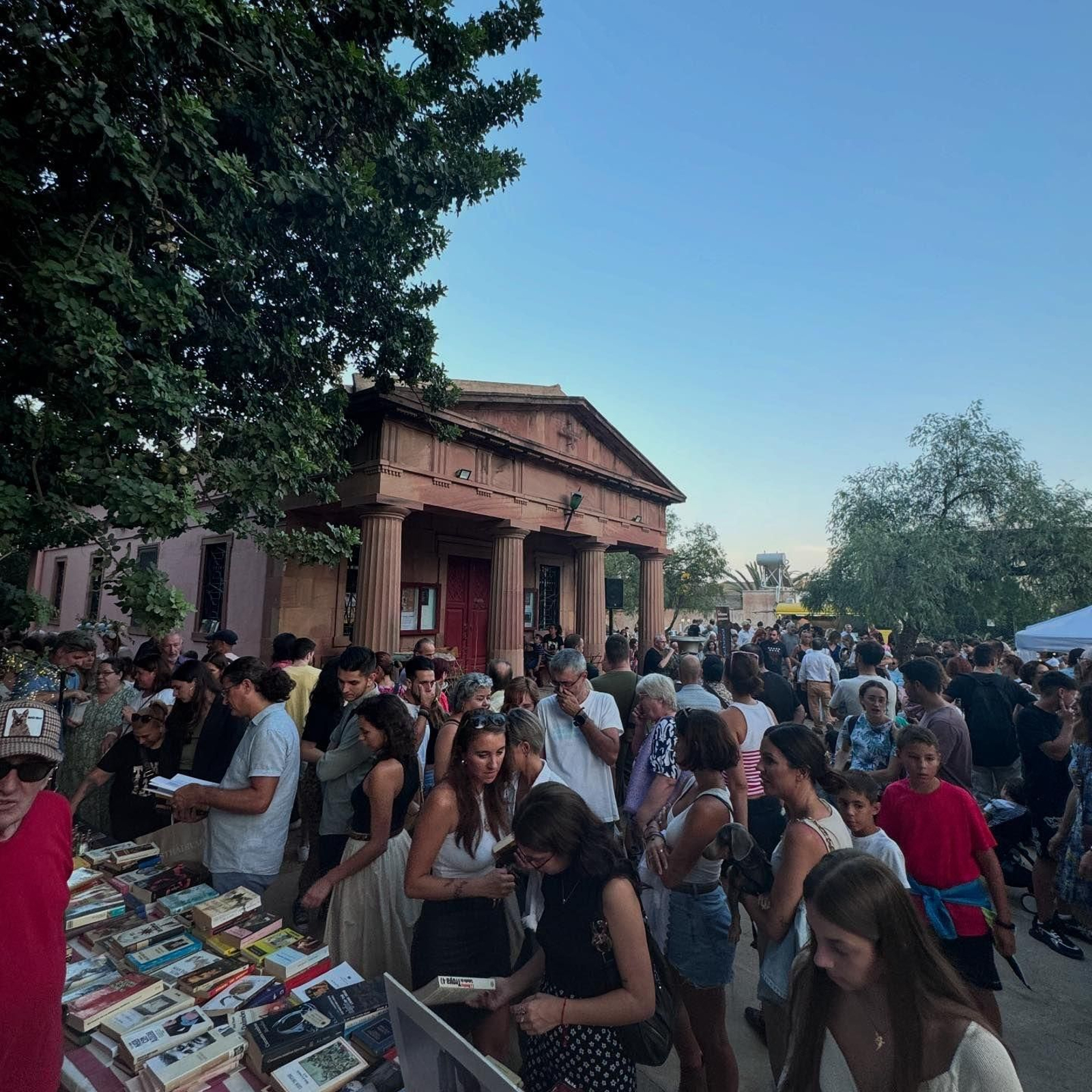 Una imagen de un mercadillo anterior en el Cementerio Inglés de Málaga. Una imagen de un mercadillo anterior en el Cementerio Inglés de Málaga.