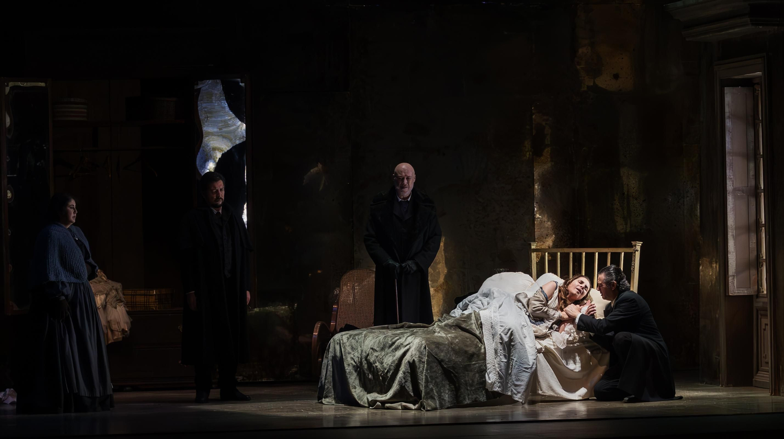 Imágenes de la ópera 'La Traviata' de Verdi en el Teatro Villamarta de Jerez