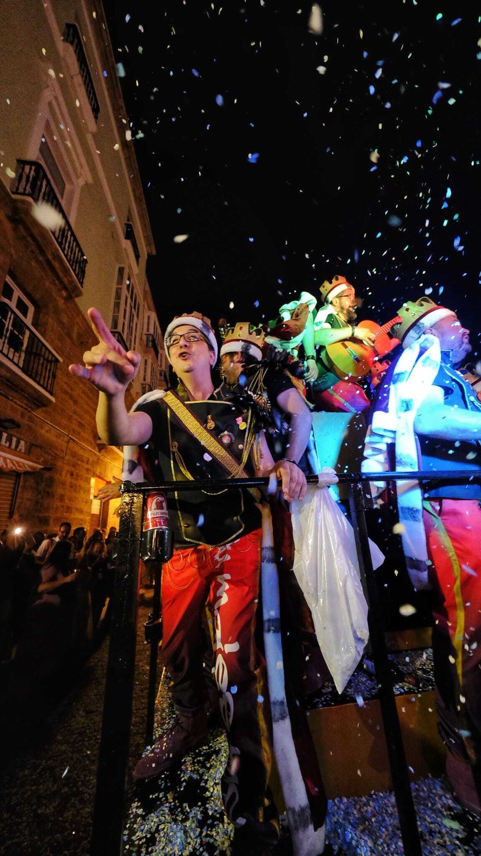 Papelillos desde la batea de 'Su majestad'.