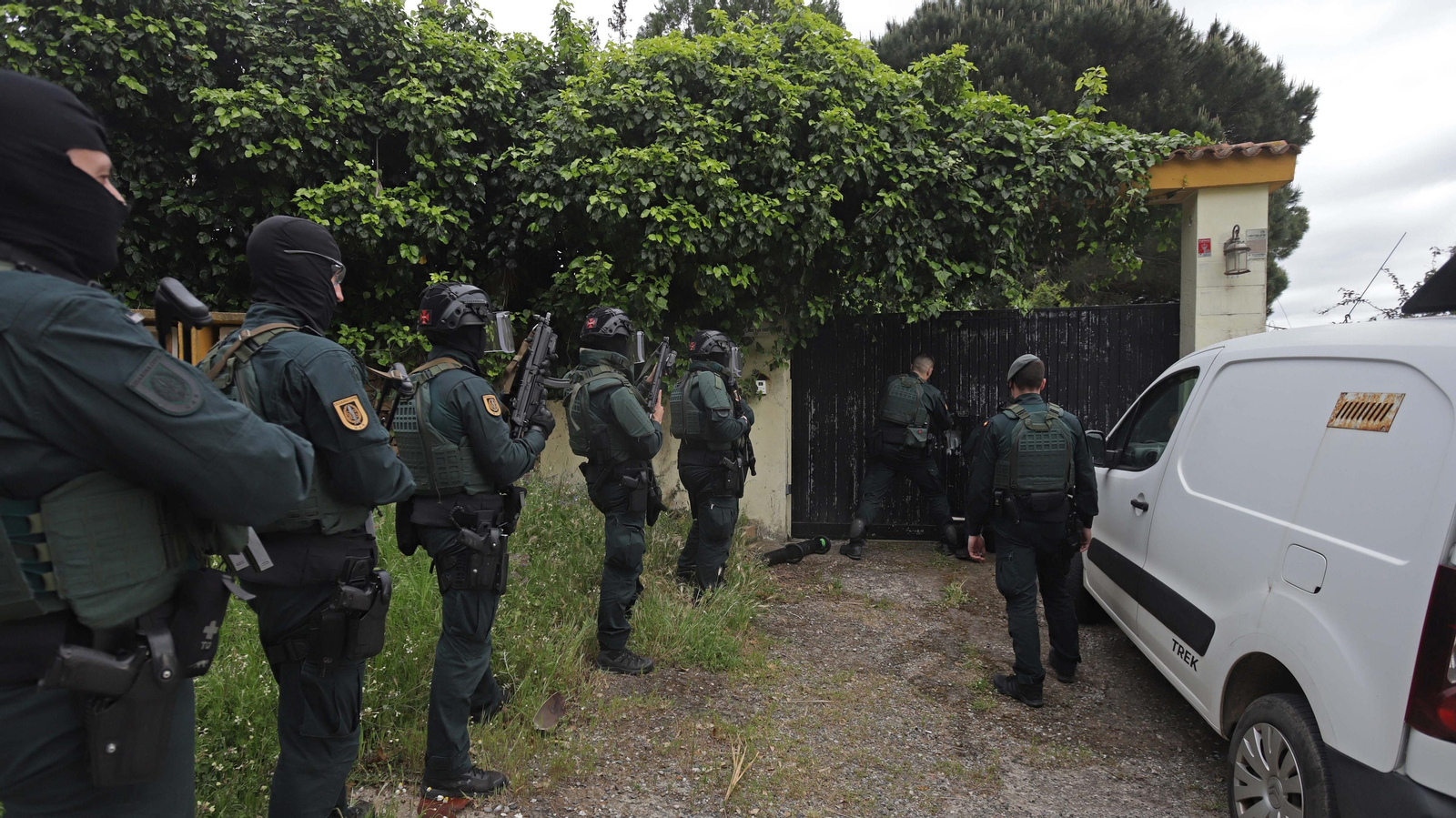 Fotos de los registros de la Guardia Civil en Benharás