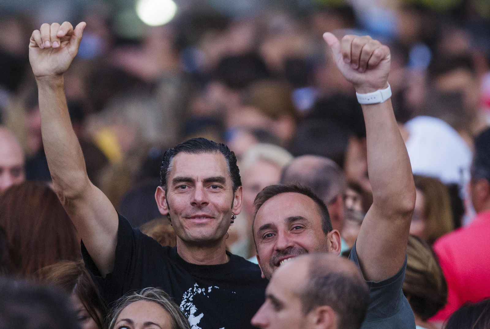 Búscate entre nuestras imágenes del concierto de Alejandro Sanz en Cádiz