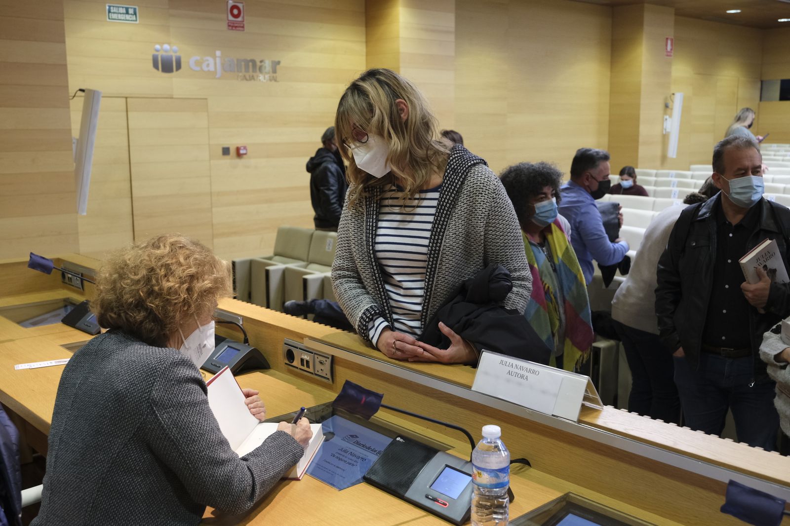 Fotogalería Diario de los Libros, con Julia Navarro. Almería