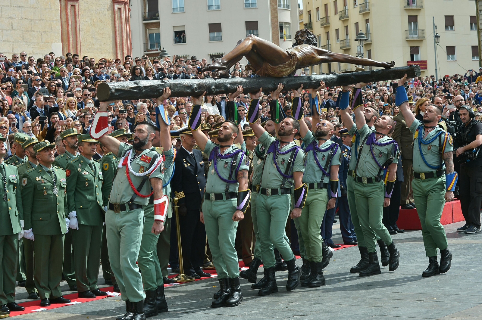 El desembarco de la Legión y el traslado del Cristo de Mena