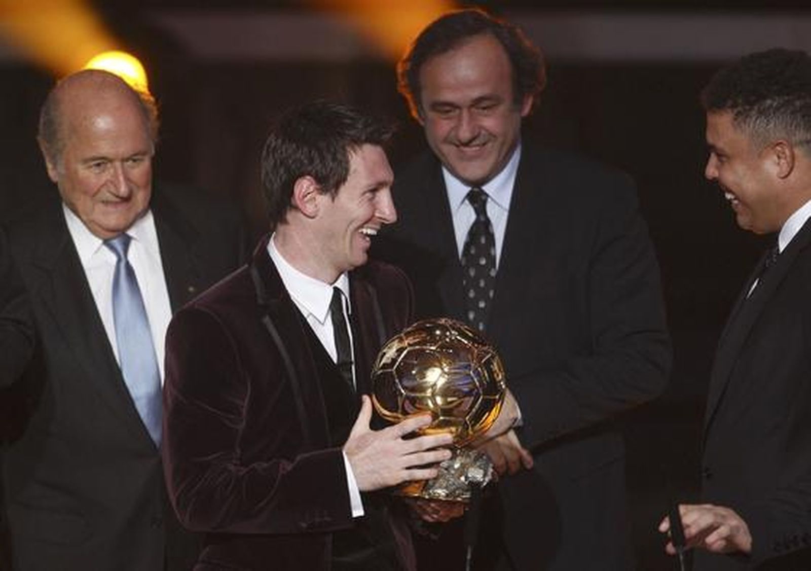Lionel Messi logra su tercer Balón de Oro con 24 años. / Reuters