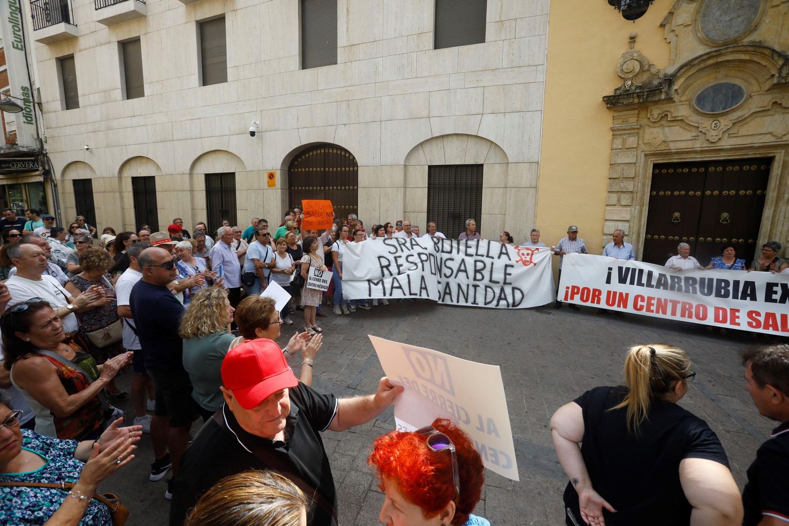 Las imágenes de la protesta de los vecinos de Villarrubia en defensa de la sanidad pública