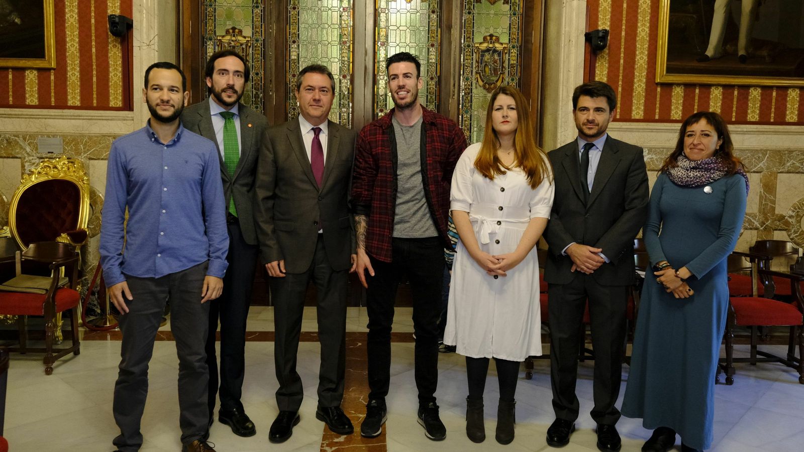 Miembros del pleno celebrado en apoyo a Miguel Roldán