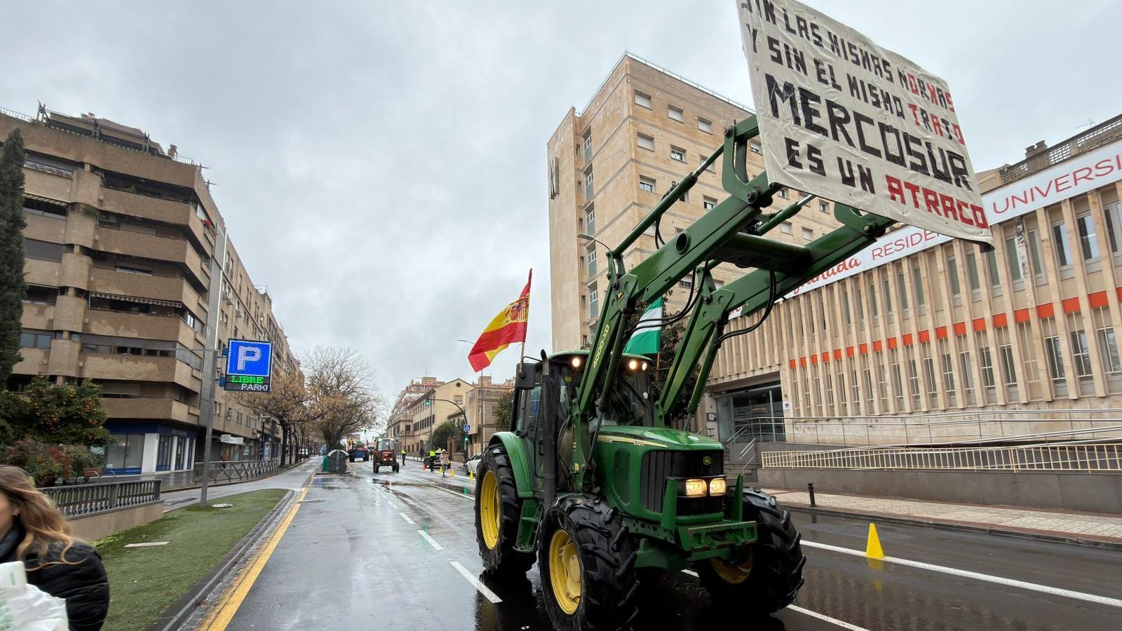 La tractorada de Granada, cerca del Hospital Virgen de las Nieves