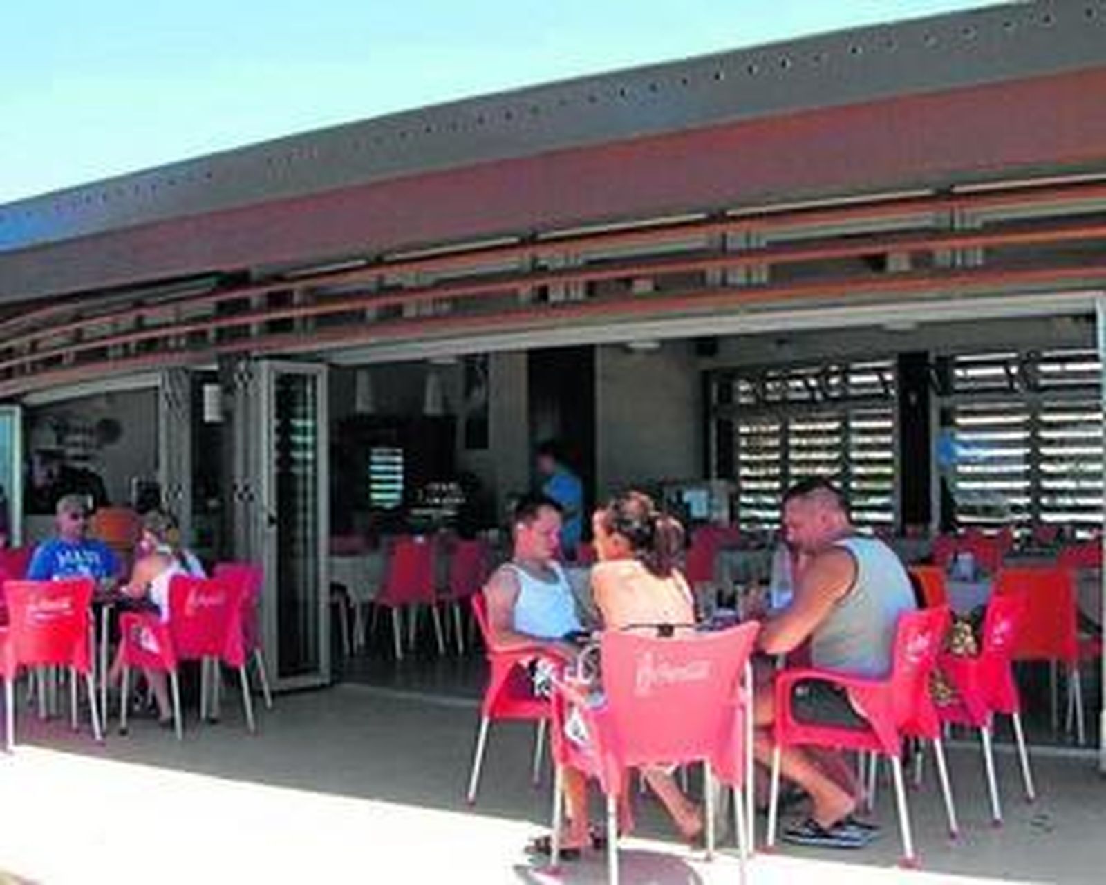 Imagen de uno de los chiringuitos, que en verano están muy concurridos.