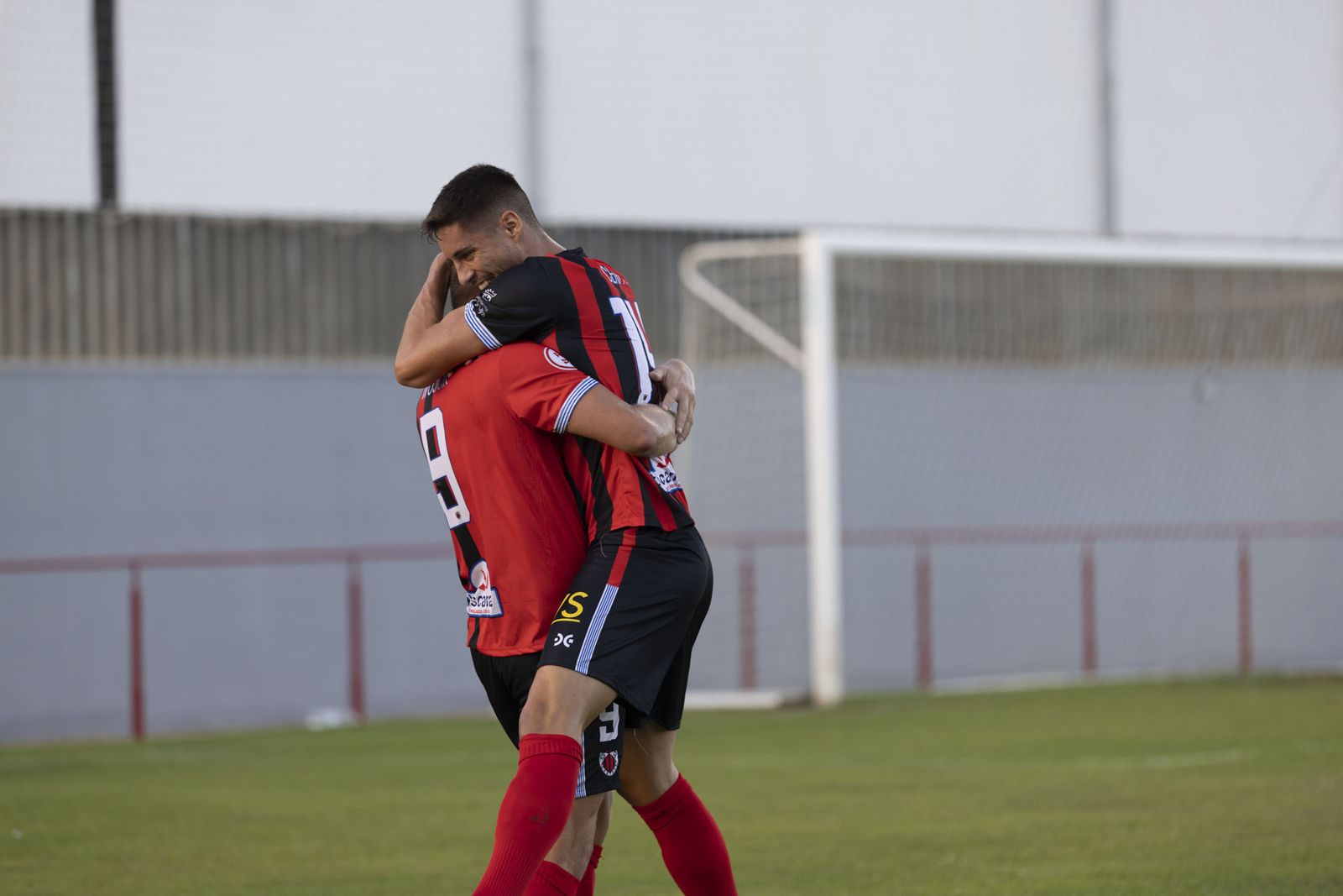 Cerpa y Wojcik celebran un gol durante esta pretemporada.