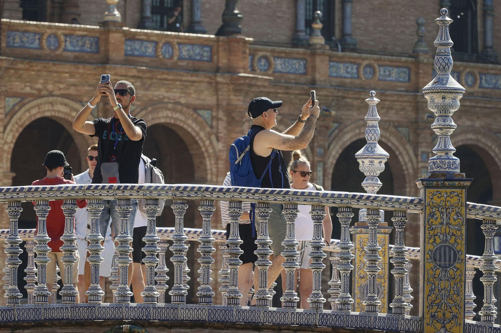 Turistas en la Plaza de España.