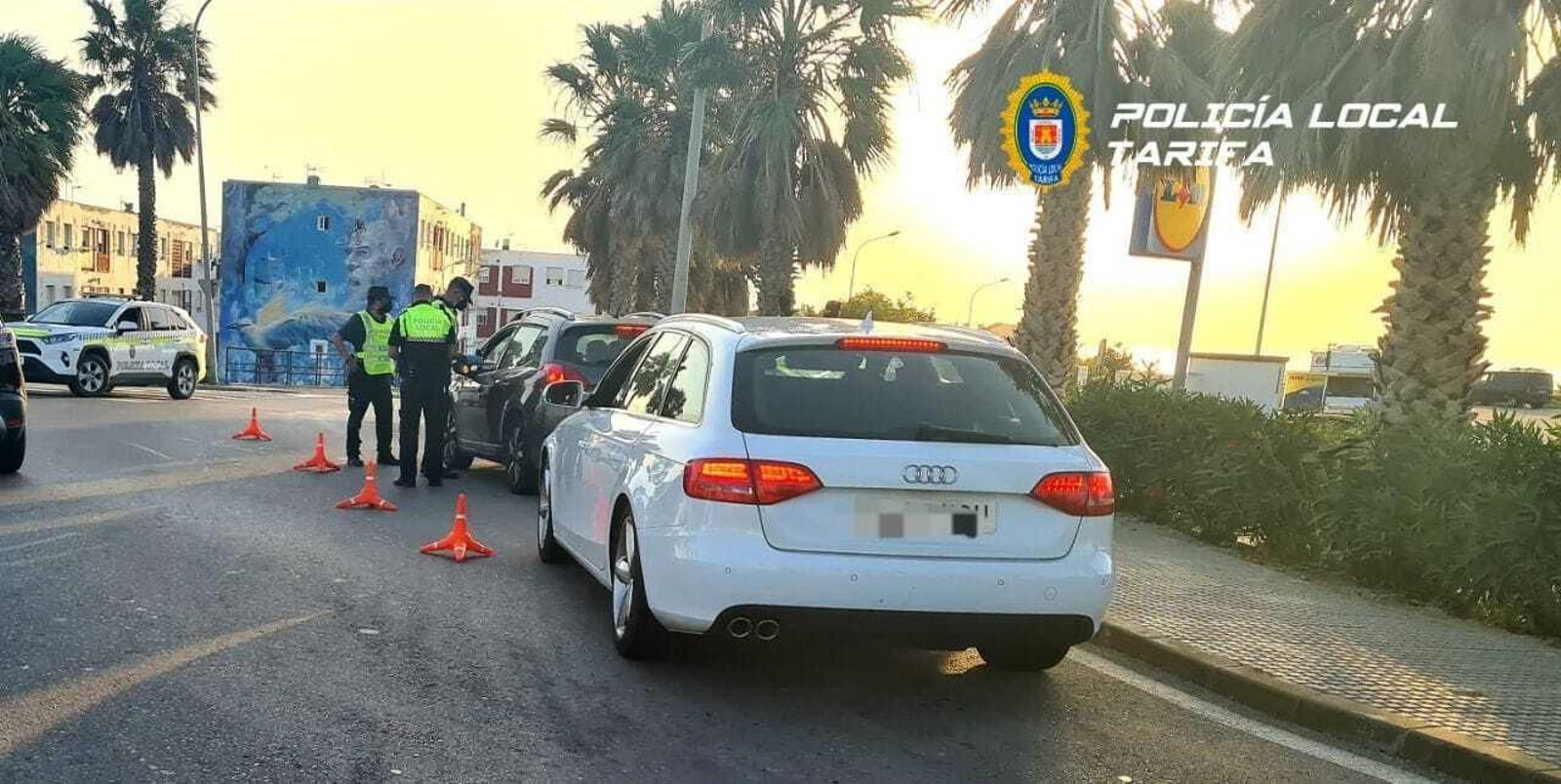 Un control de la Policía Local de Tarifa.