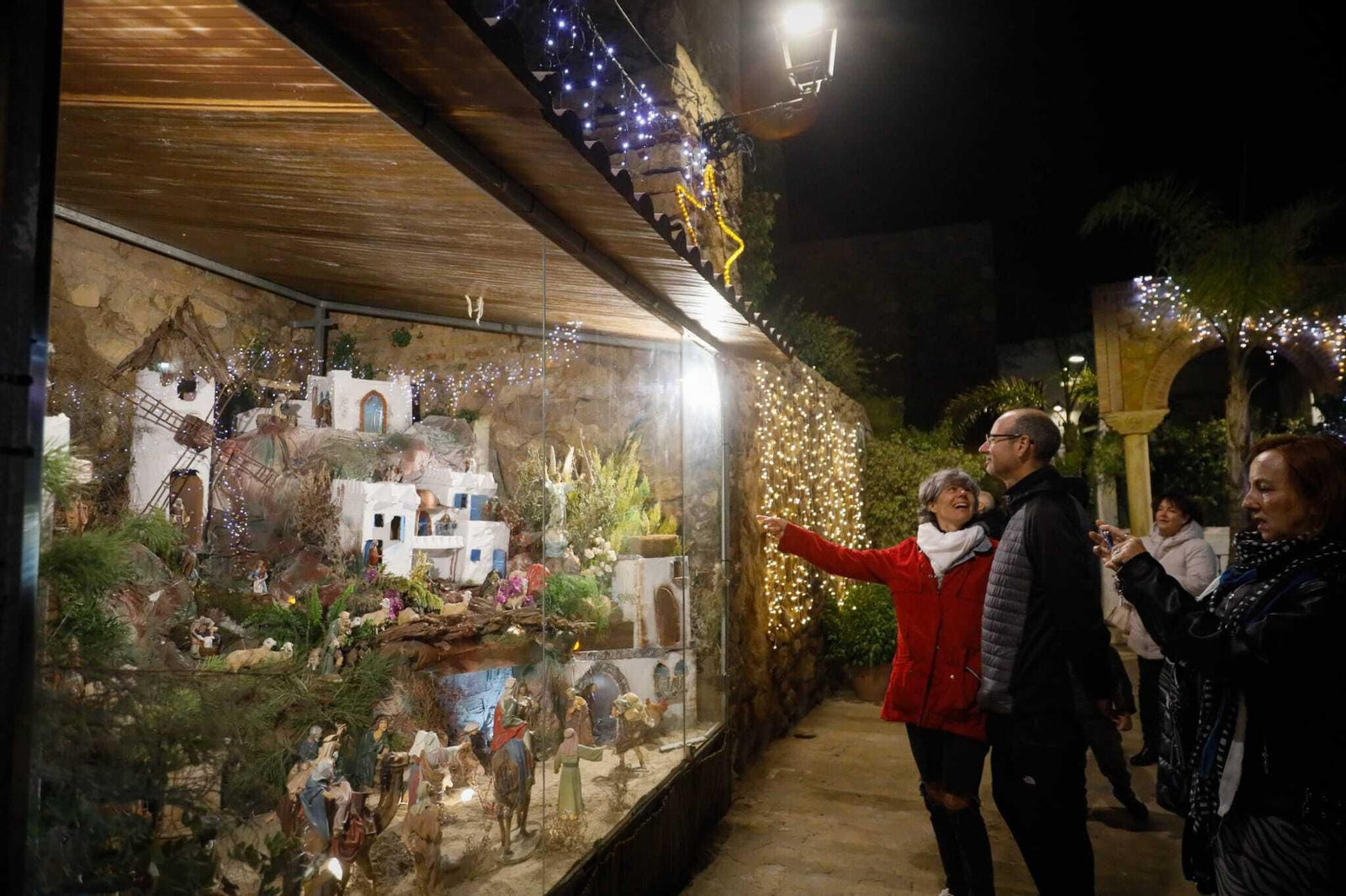 Las mejores imágenes de la iluminación navideña de Mojácar con las luces de Ferrero Rocher